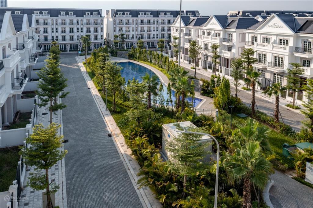Bán bt liền kề euro gia lâm  vị trí "hoa hậu" đối diện bể bơi & vườn lan viên, sổ đỏ chính chủ
