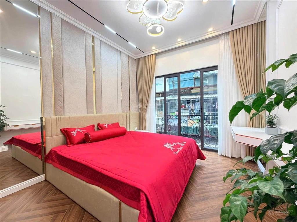 Tôi bán nhà phố tôn đức thắng xã đàn 6t thang máy nhà đẹp dân xây ở ngay ô tô kinh doanh hơn 15 tỷ