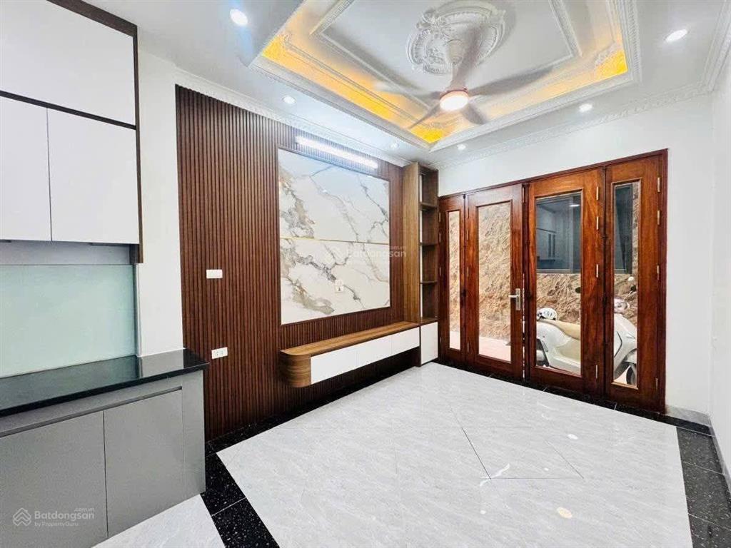 Tôi bán phố chùa bộc phạm ngọc thạch  đống đa 5t nhà đẹp ở ngay kinh doanh gần ô tô hơn 6 tỷ