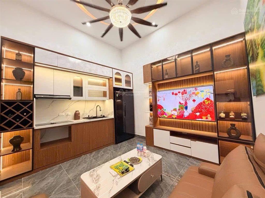Tôi bán nhà đẹp khương trung  thanh xuân lô góc ô tô đỗ cửa full nội thất sẵn sàng về ở ngay