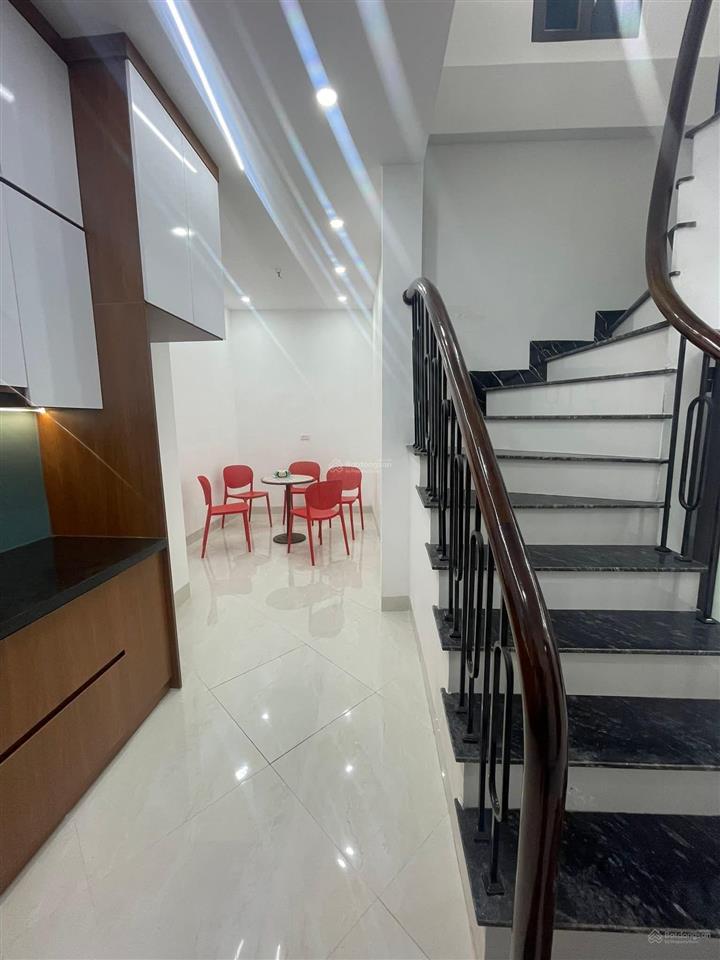 Tôi bán nhà phố hồ văn chương  khâm thiên gần ô tô 6t thang máy nhà đẹp ở ngay nhỉnh hơn 8 tỷ