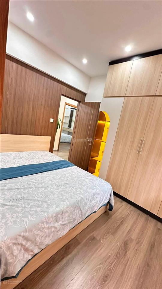 Tôi bán nhà phố khâm thiên  văn chương đống đa 6t thang máy nhà đẹp ở ngay gần ô tô nhỉnh 12 tỷ