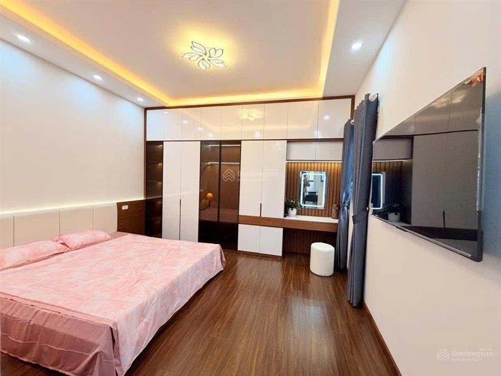 Tôi bán nhà phố khâm thiên  văn chương đống đa 6t thang máy nhà đẹp ở ngay gần ô tô nhỉnh 12 tỷ