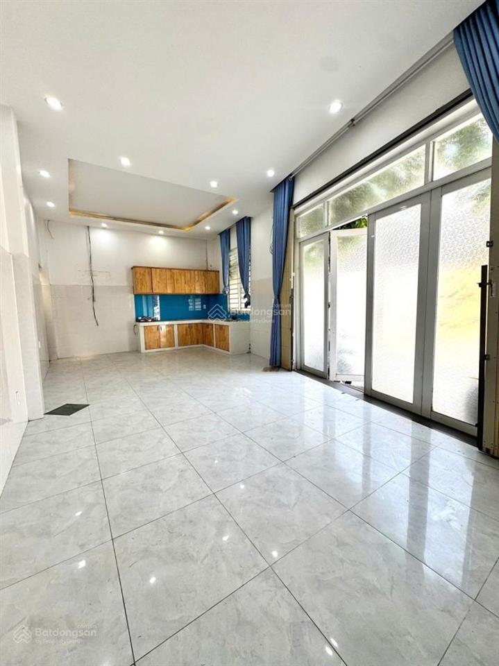 Nhà 3 tầng mặt tiền kd, chiều ngang siêu lớn 11m, khu bv lê văn thịnh q2, vừa kd vừa để ở.