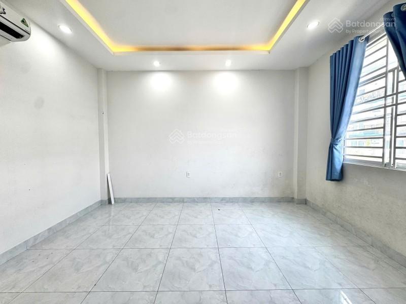 Nhà 3 tầng mặt tiền kd, chiều ngang siêu lớn 11m, khu bv lê văn thịnh q2, vừa kd vừa để ở.