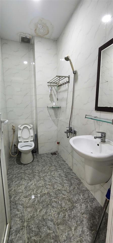 Phòng trọ tân phú 23m2 rộng thoáng wc riêng gần đại học công thương chỉ 3tr/tháng ở ngay