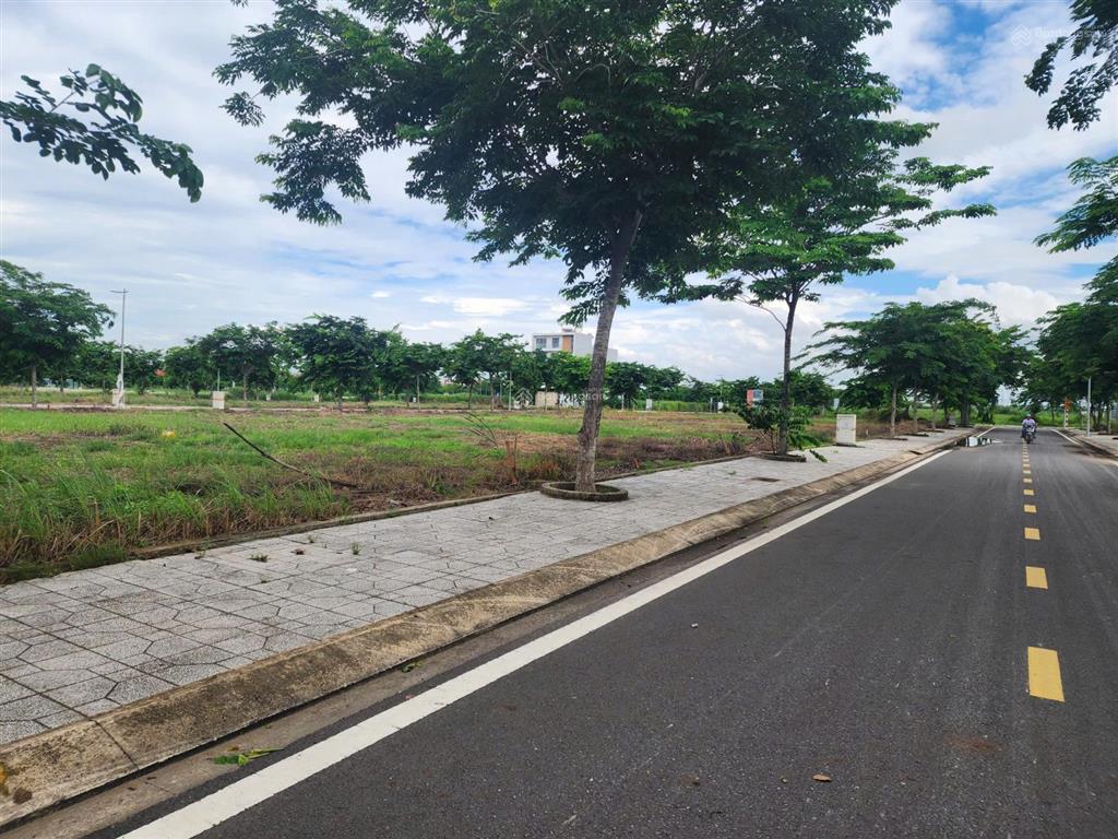 Chủ ngộp bán gấp nền ngay trục đt 823d shr sang tên thanh toán chỉ 370tr, ngân hàng ht vay 800tr