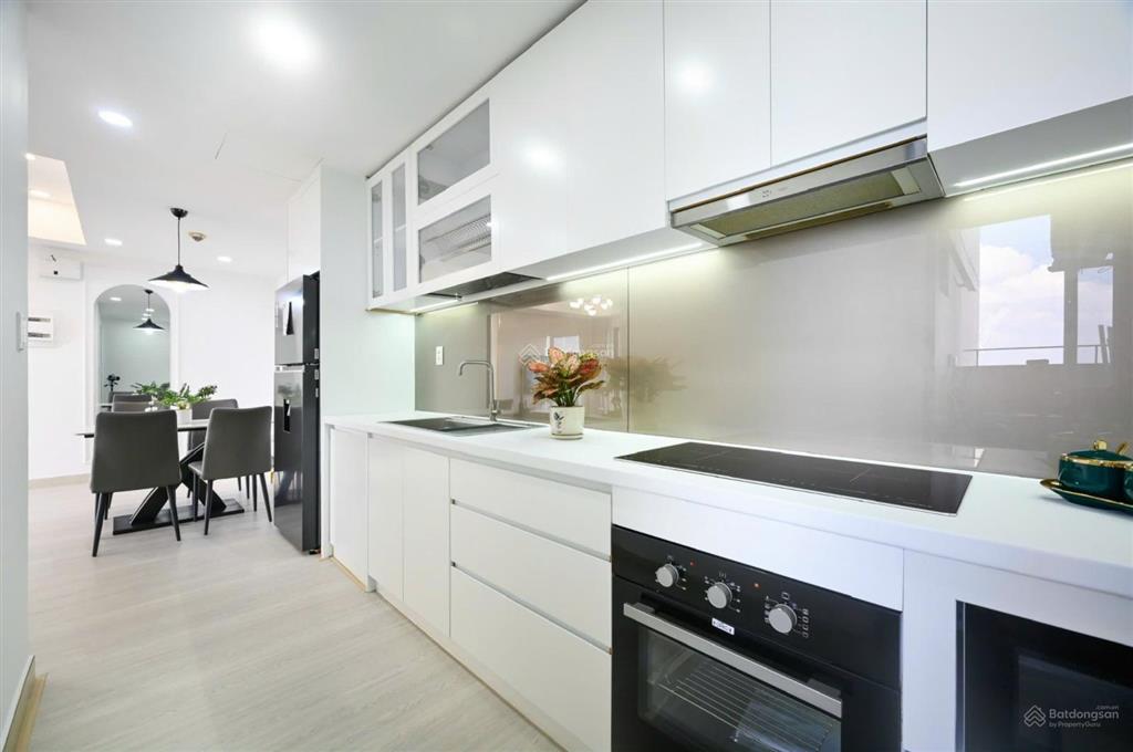 Cho thuê masteri thảo điền 02 phòng ngủ, tháp t2 giá chỉ 18 triệu, trống sẵn