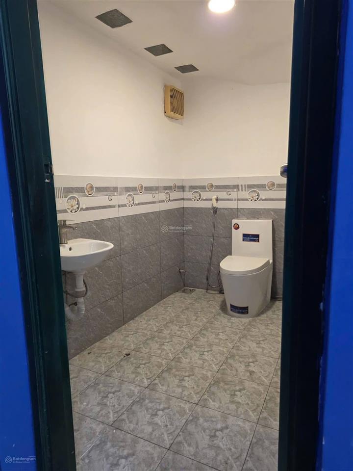 Cho thuê mbkd mặt tiền hùng vương, p2, q10, dtsd 100m2, wc riêng giá 18tr/tháng