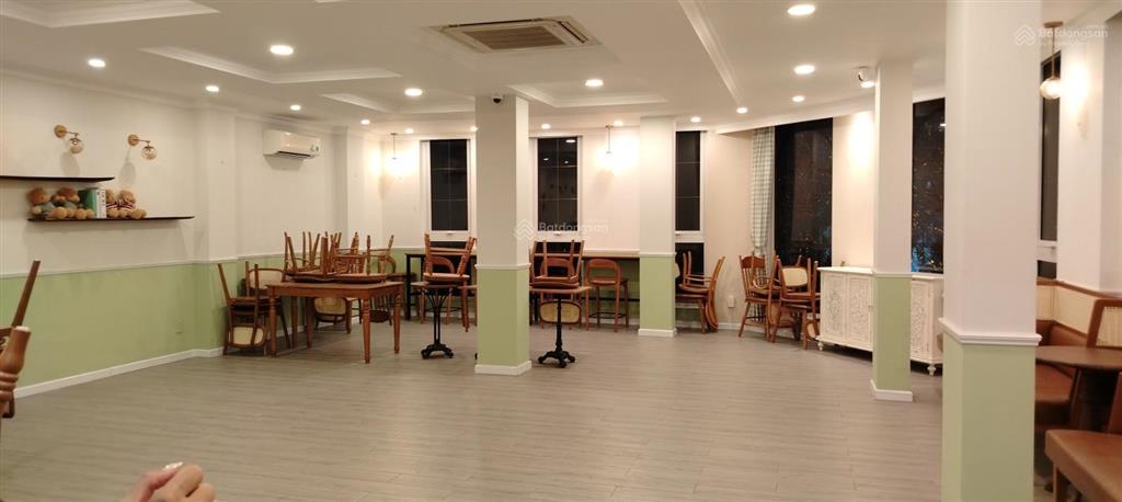 Share mbkd trong toà nhà lê văn sỹ, p1, tân bình, gồm 1 trệt, 1 lửng, 2 lầu, dtsd 300m2 giá 40tr/th