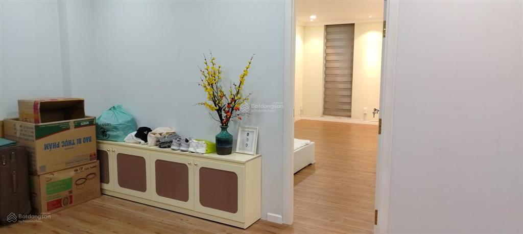 Share mbkd trong toà nhà lê văn sỹ, p1, tân bình, gồm 1 trệt, 1 lửng, 2 lầu, dtsd 300m2 giá 40tr/th
