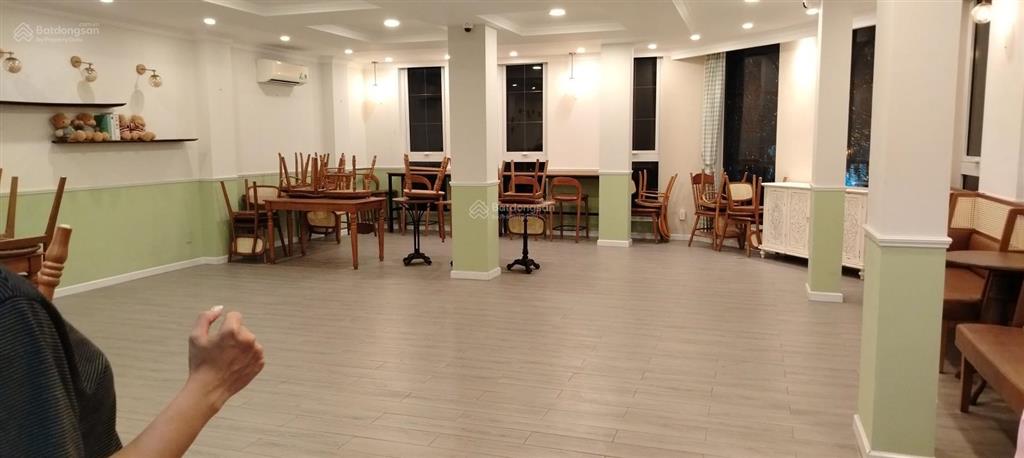 Share mbkd trong toà nhà lê văn sỹ, p1, tân bình, gồm 1 trệt, 1 lửng, 2 lầu, dtsd 300m2 giá 40tr/th