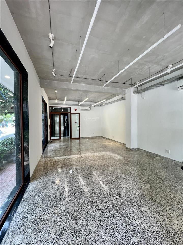 Cho thuê sàn vp tầng 1 và 2 của toà nhà mặt tiền đường số 11,an phú,q2,dtsd 200m2, giá 35tr/tháng.