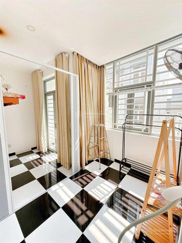 Cần bán nhanh nhà 3 tầng hẻm xe hơi  gần mt txs ngang 4.8m q7 vị trí trung tâm ở lâu dài ổn định