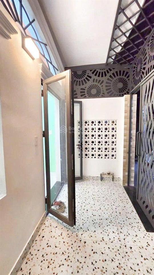 Bán nhà lô góc  61m²  nở hậu  vừa ở vừa kd  q7