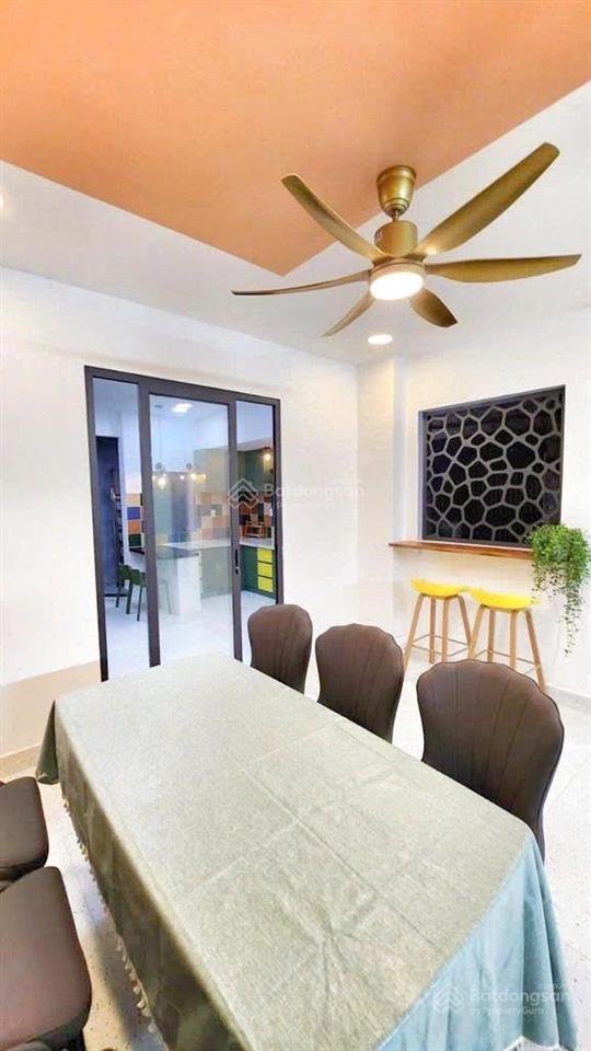 Bán nhà lô góc  61m²  nở hậu  vừa ở vừa kd  q7