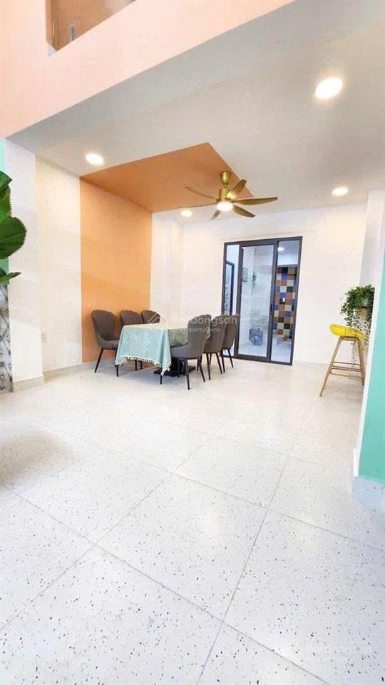 Bán nhà lô góc  61m²  nở hậu  vừa ở vừa kd  q7