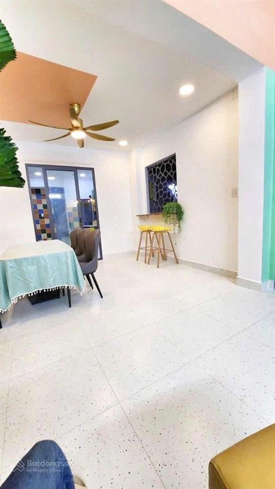 Bán nhà lô góc  61m²  nở hậu  vừa ở vừa kd  q7