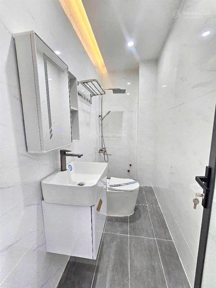 Bán nhà 2 mặt thoáng  3 lầu  full nội thất  vào ở ngay