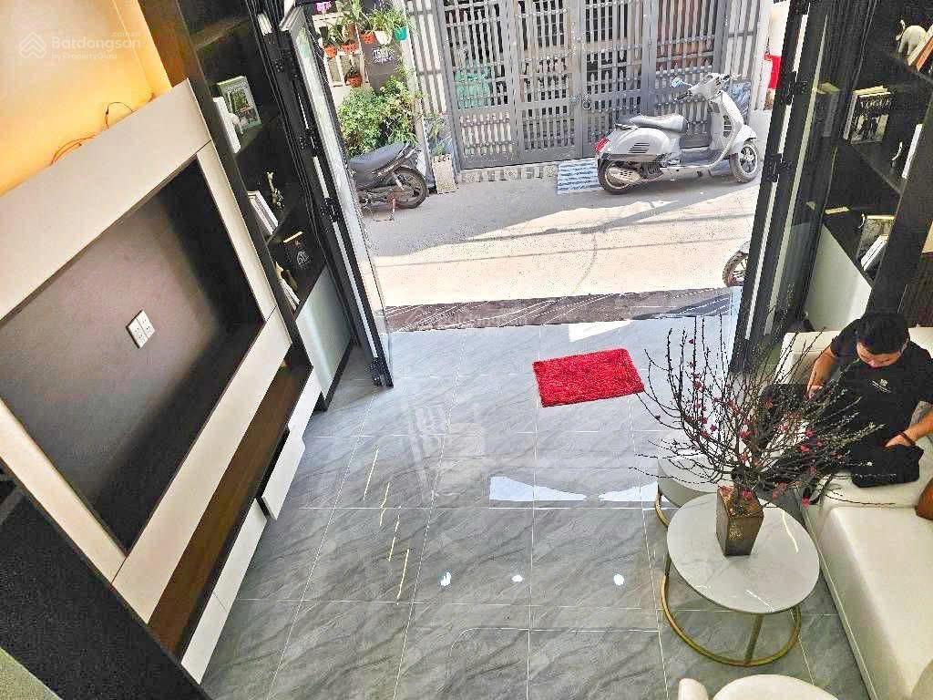 Bán nhà 2 mặt thoáng  3 lầu  full nội thất  vào ở ngay