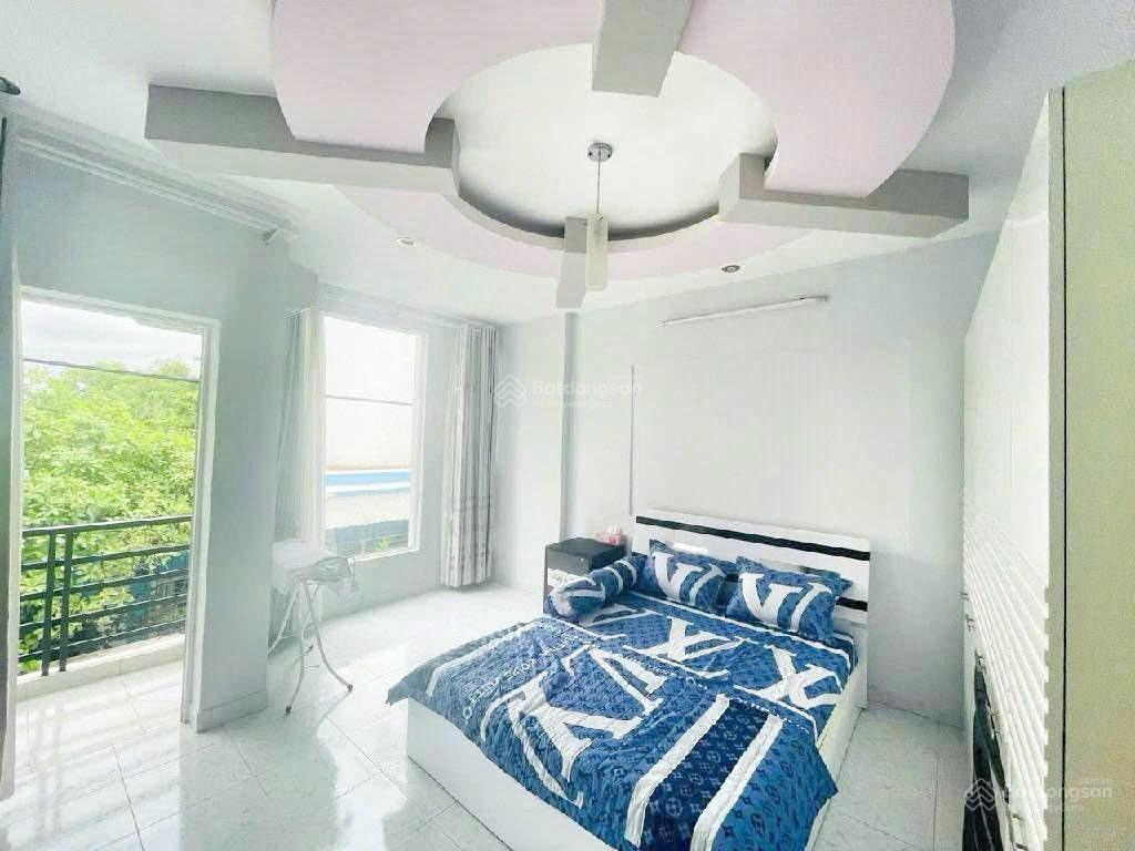 Cần bán nhà mới 3 tầng hẻm 4m 60m² q7.