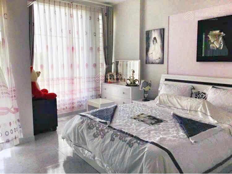 Cần bán nhà mới 3 tầng hẻm 4m 60m² q7.