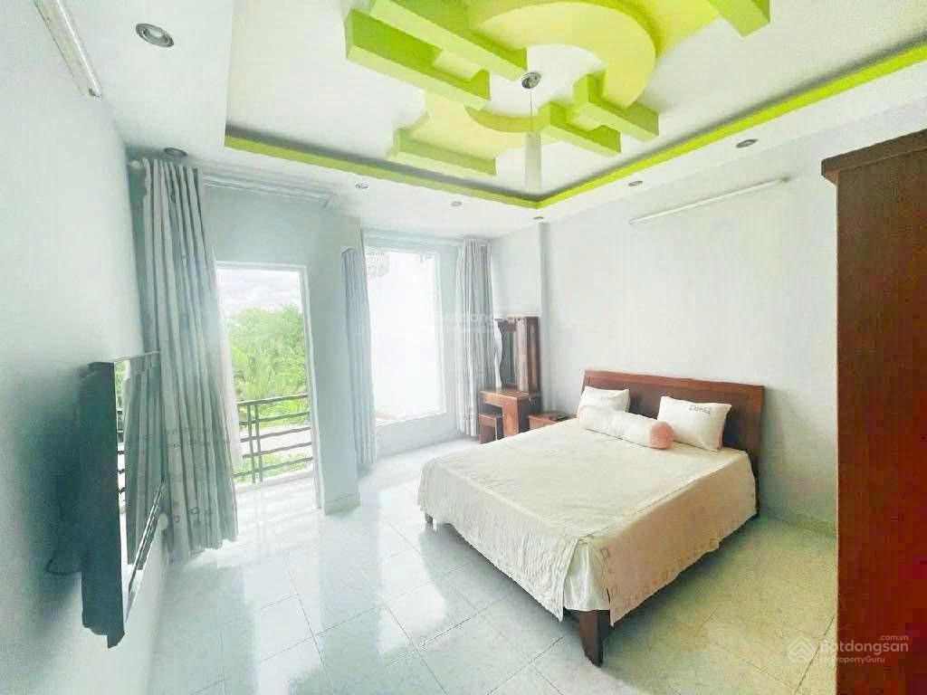 Cần bán nhà mới 3 tầng hẻm 4m 60m² q7.