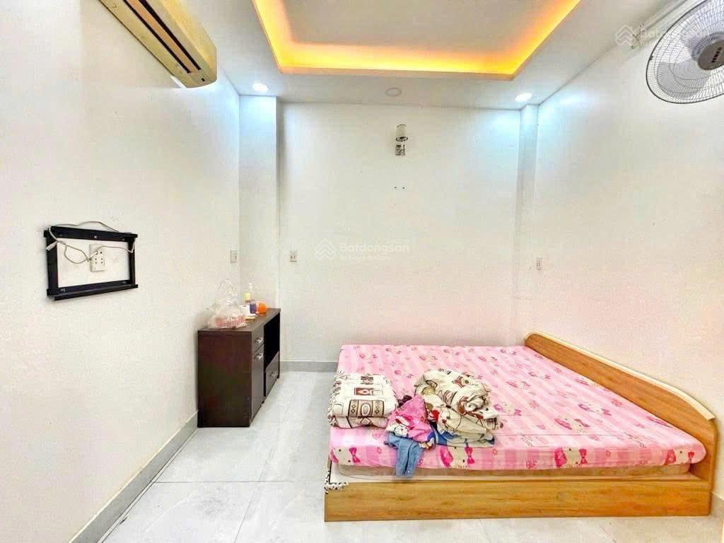 Nhà mới  vào ở ngay  gần khu him lam, quận 7