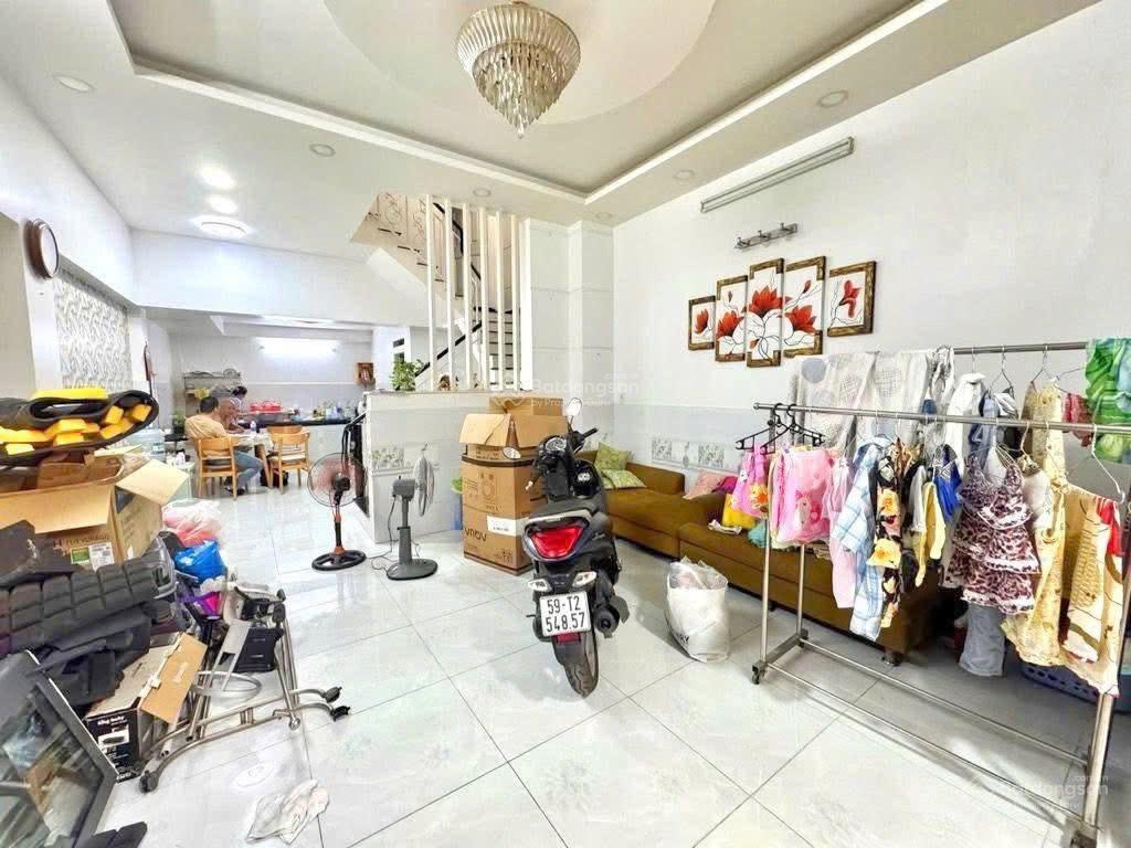 Nhà mới  vào ở ngay  gần khu him lam, quận 7