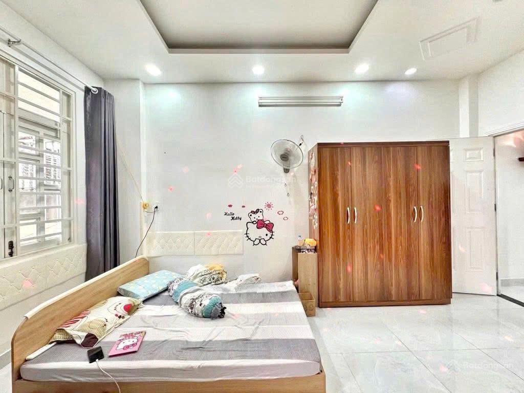 Nhà mới  vào ở ngay  gần khu him lam, quận 7