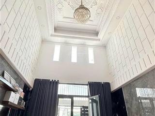 Nhà đẹp 3 tầng có dòng tiền trung tâm q7.