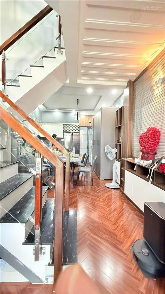 Nhà đẹp 3 tầng có dòng tiền trung tâm q7.