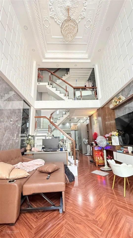 Nhà đẹp 3 tầng có dòng tiền trung tâm q7.