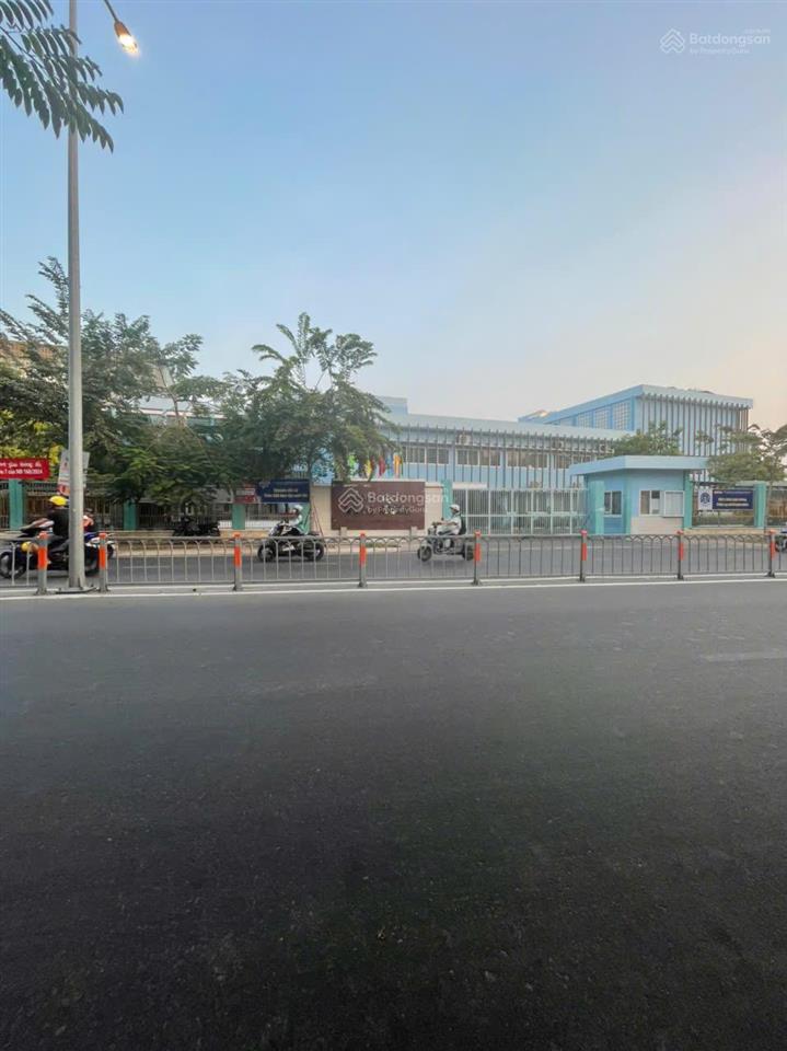 Cách đường tạ quang bửu 100m, tt quận 8, dt lớn 70m2, xây dựng 2 tầng, chỉ nhĩnh 6 tỷ