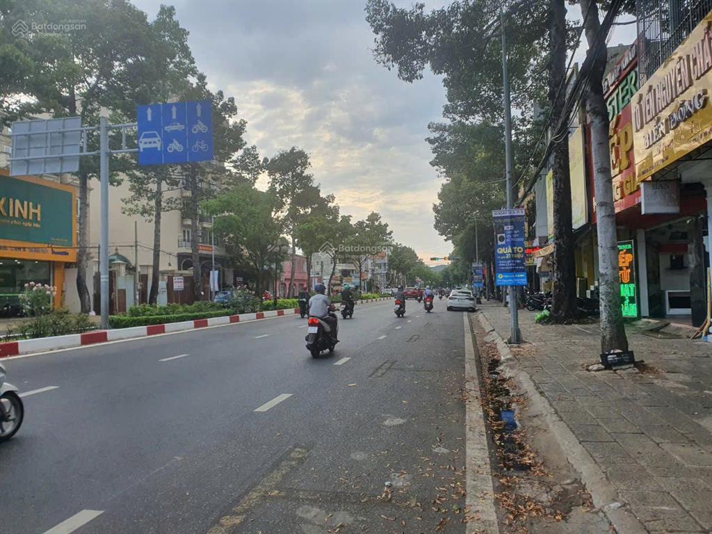 Gia đình tôi muốn bán miếng đất cùng căn nhà cấp 4 ngay khu trung tâm vũng tàu