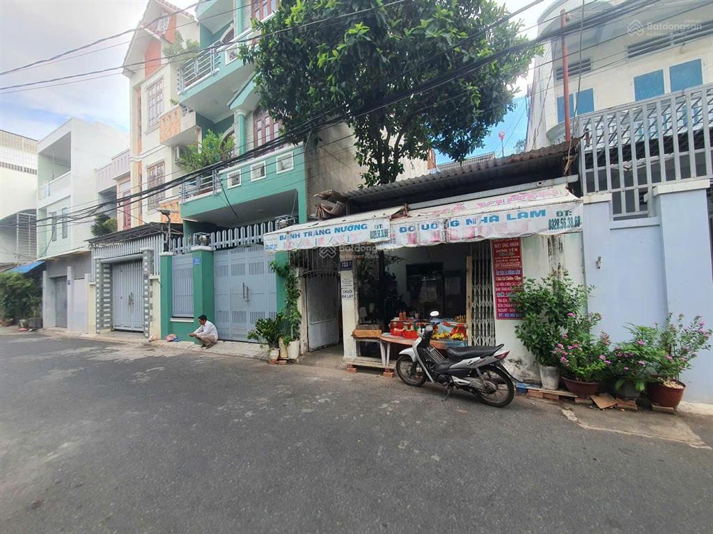 Gia đình tôi muốn bán miếng đất cùng căn nhà cấp 4 ngay khu trung tâm vũng tàu