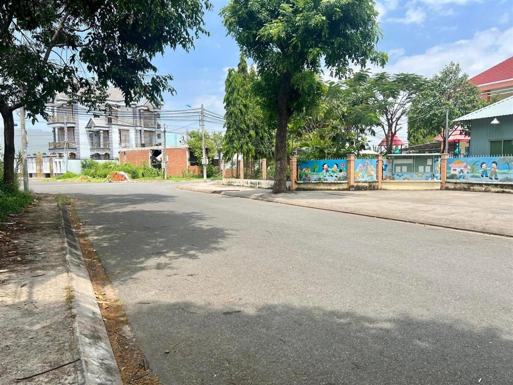 Chính chủ bán đất kdc đặng huỳnh  đối diện cổng mẫu giáo tân kim