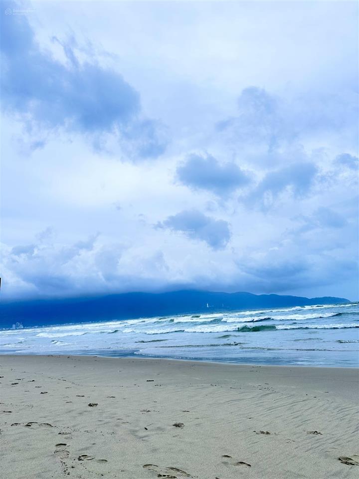 Mt biển hoàng sa, 1000m2 (ngang 20m), mặt tiền biển, xây được cao tầng.