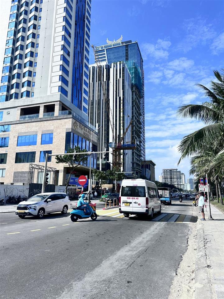 [giá tốt] chào bán siêu phẩm nhà 3 tầng 3 mặt tiền trần hưng đạo, view sông, 100m2, 29 tỷ