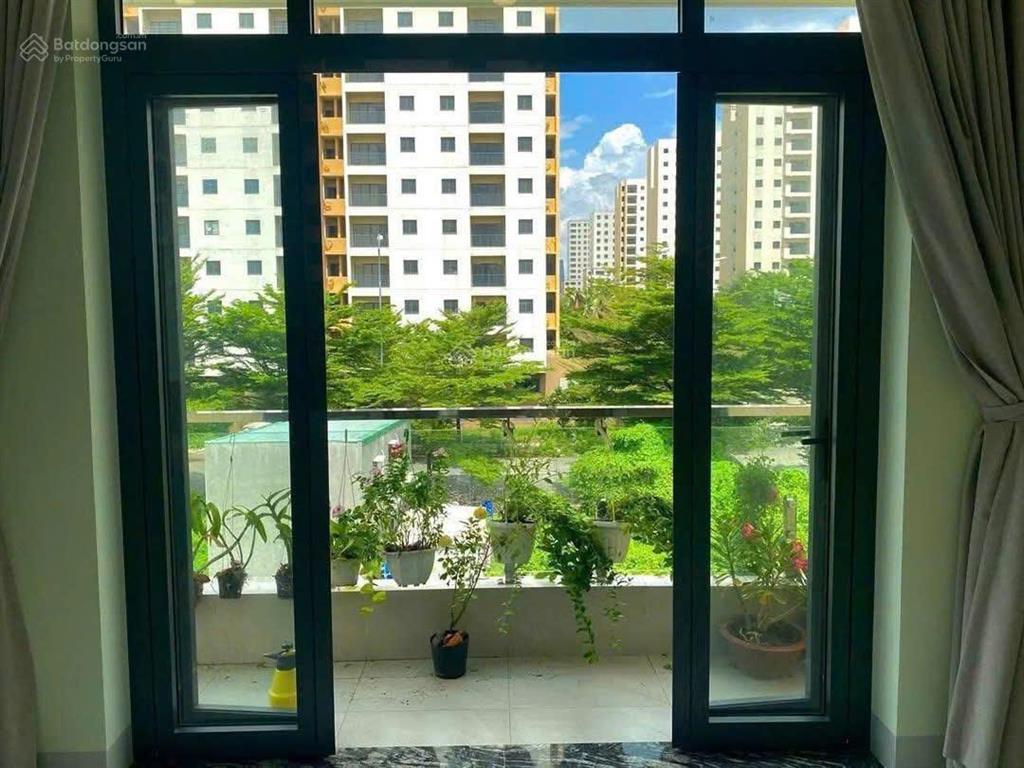 Ngay đại học hutech + ban công tách bếp mới 100% full nội thất.  ngay 0989 785 ***