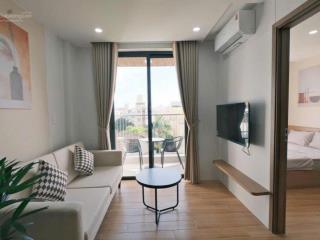 Siêu hiếm  phòng ban công thoáng  tách bếp nội thất đầy đủ + máy giặt riêng + vị trí gần quận 1