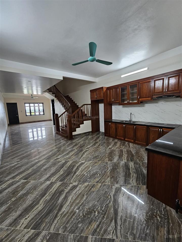 Chính chủ cho thuê nhà riêng 3 tầng, 2 phòng ngủ 82m2 tại ngọc thụy, long biên