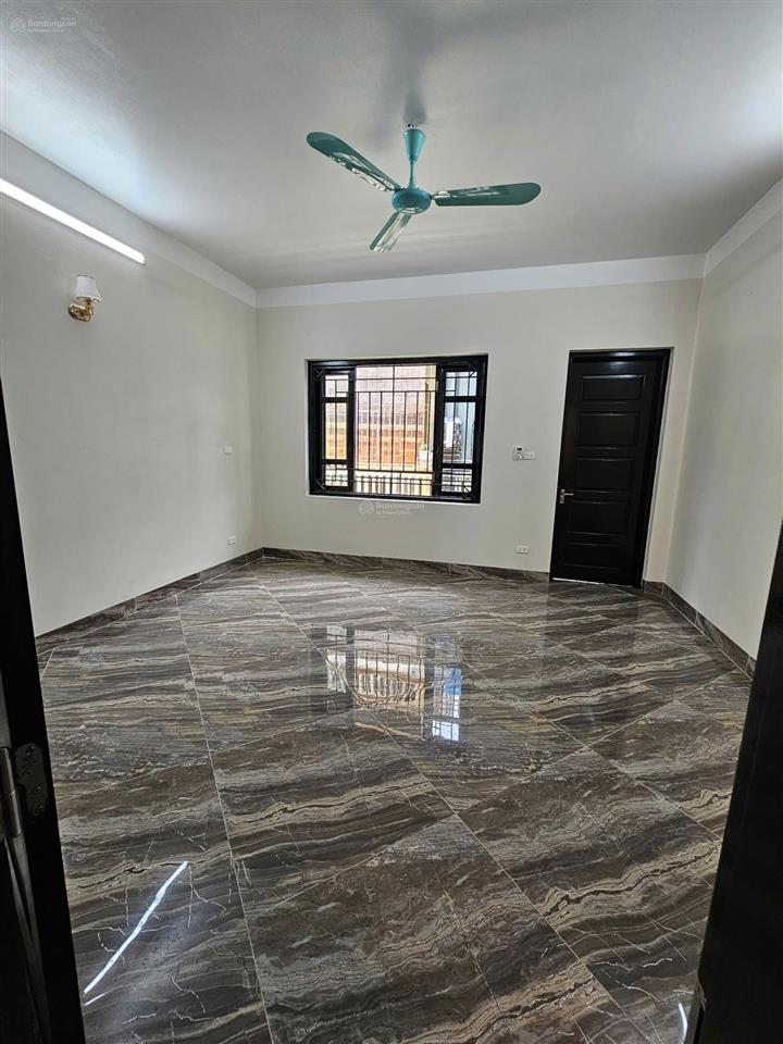 Chính chủ cho thuê nhà riêng 3 tầng, 2 phòng ngủ 82m2 tại ngọc thụy, long biên