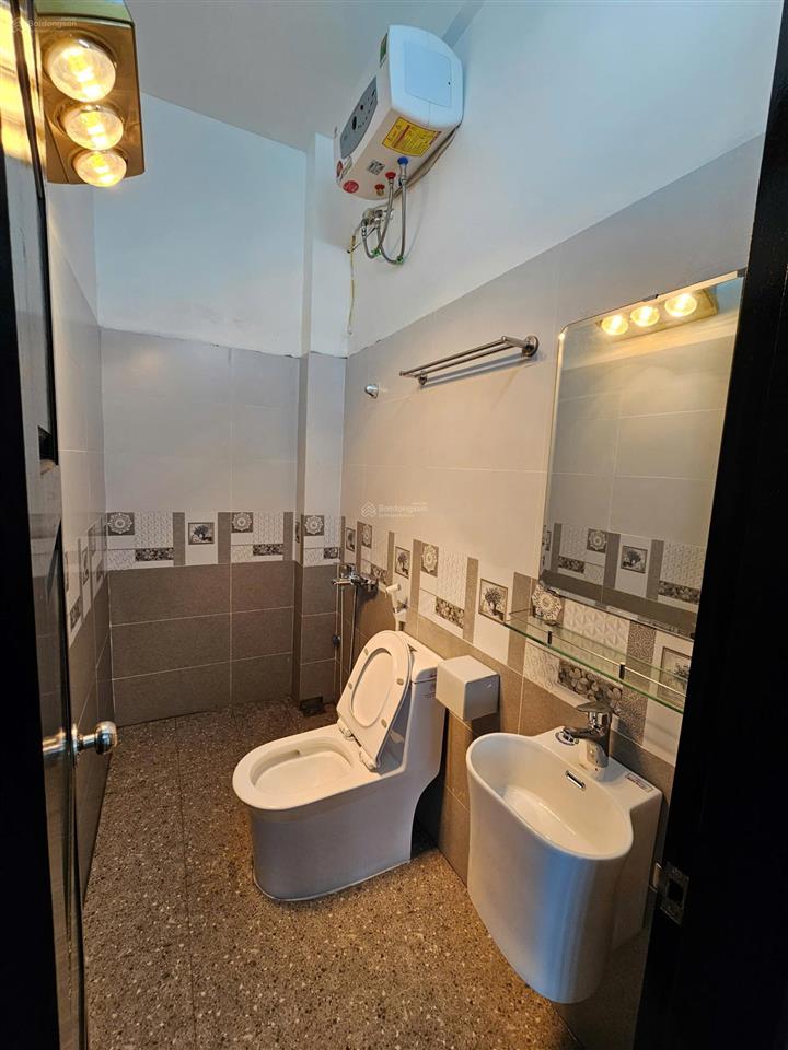 Chính chủ cho thuê nhà riêng 3 tầng, 2 phòng ngủ 82m2 tại ngọc thụy, long biên
