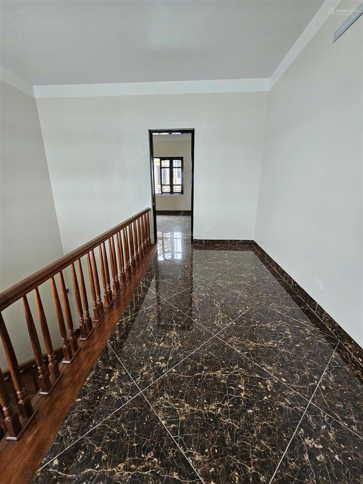 Chính chủ cho thuê nhà riêng 3 tầng, 2 phòng ngủ 82m2 tại ngọc thụy, long biên