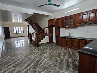 Chính chủ cho thuê nhà riêng 3 tầng, 2 phòng ngủ 82m2 tại ngọc thụy, long biên