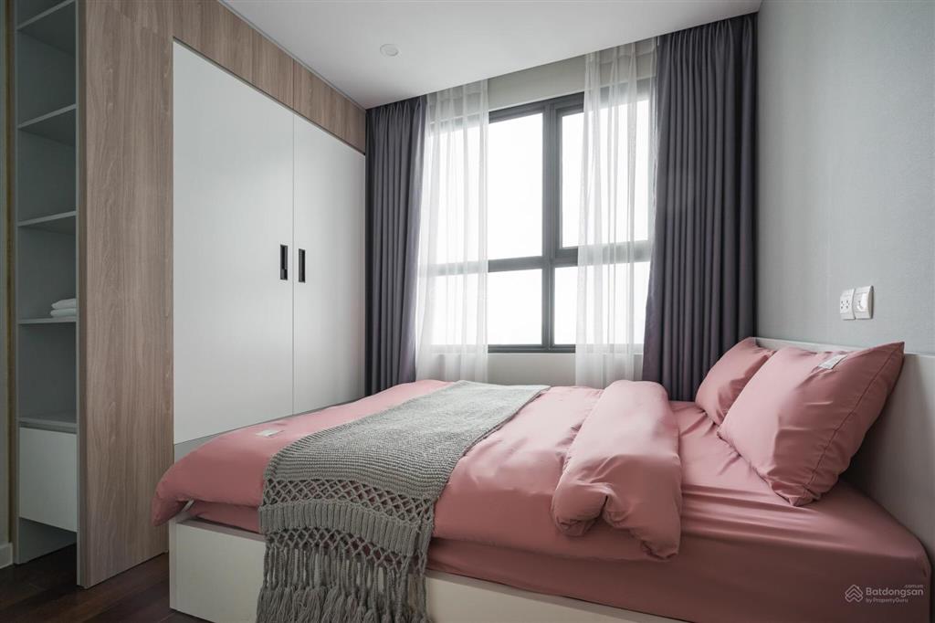 Bán căn hộ 2pn 2vs  ban công đông nam  view hồ  full nội thất. thiết kế nhà đẹp. giá 9.8 tỷ