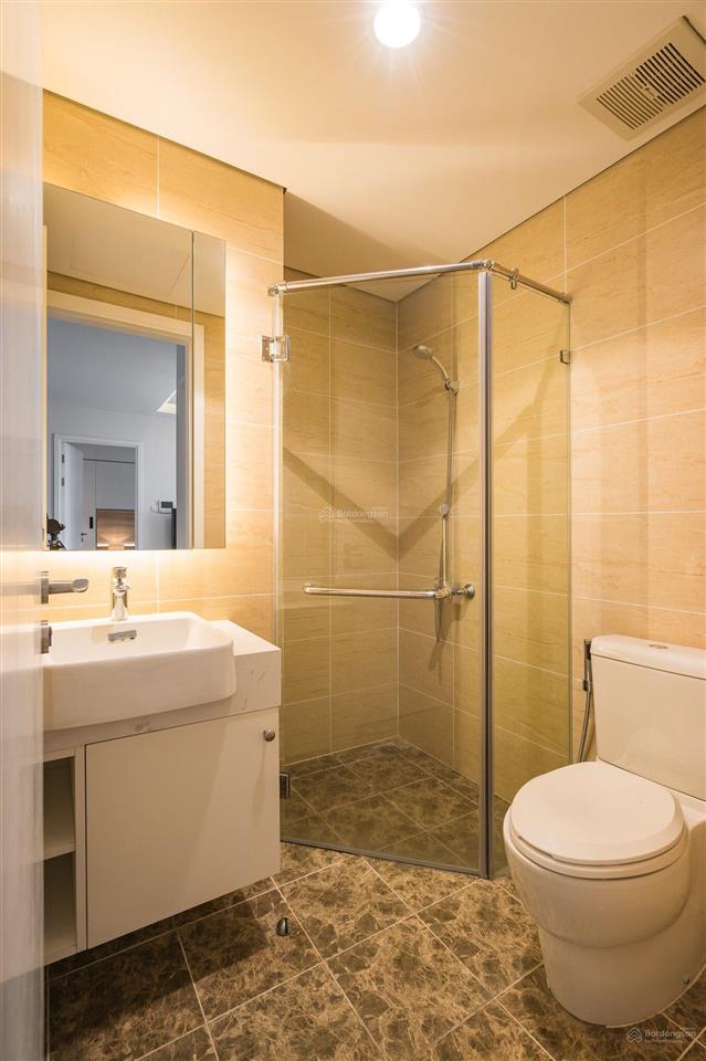 Bán căn hộ 2pn 2vs  ban công đông nam  view hồ  full nội thất. thiết kế nhà đẹp. giá 9.8 tỷ