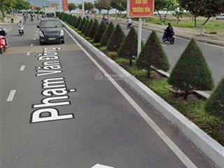 Em nguyệt nha trang cần bán lô góc 2 mặt tiền phmj văn đồng, ngang 18,2m, giá 270tr/m2