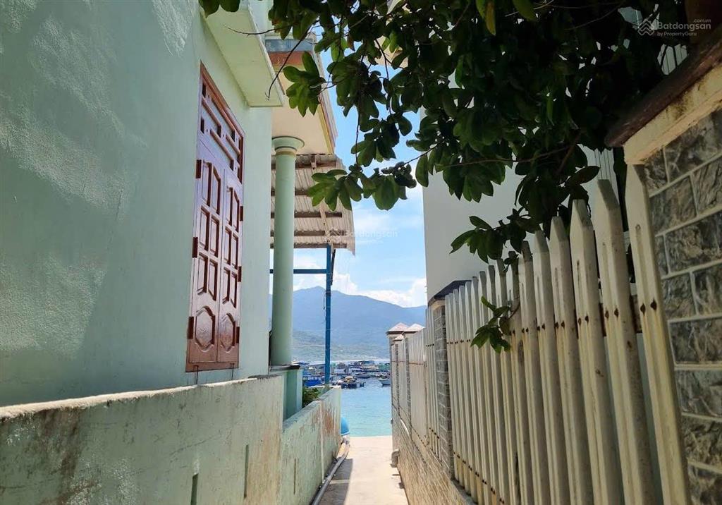 Em nguyệt nha trang cần bán homestay view đảo bình hưng  khai thác ngay dòng tiền, 425,6m2, 28 tỷ